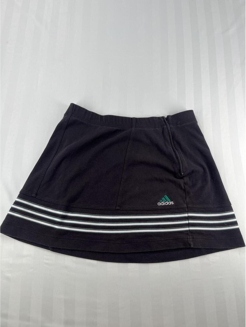 Y2K adidas Women’s Black Tennis Skirt with Stripe Hem